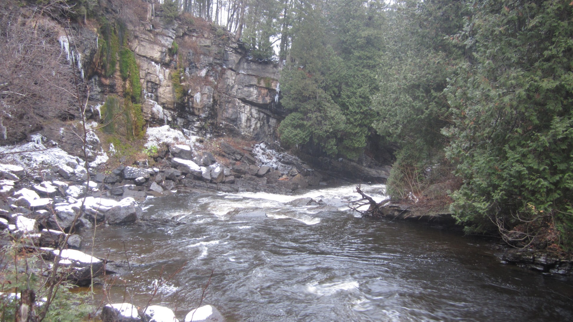Grosser Fluss